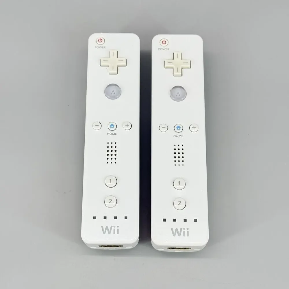 Nintendo Wii GameCube Console Bundle 9 Downloaded Games Cords Controllers Games